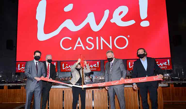 Live!-Casino-ribbon-cutting