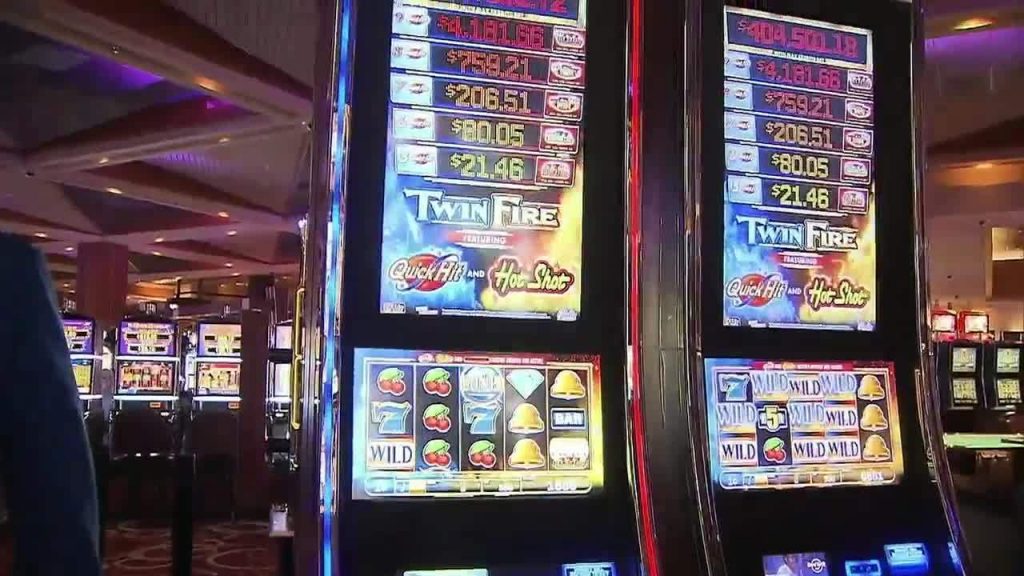 women-hits-jackpot-slots-at-seminole-hard-rock-casino